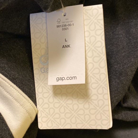 GapFit Women’s Athletic gbalance flare, regular rise, fitted through the… - Picture 6 of 10